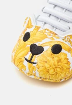 Versace UnisexScarpe NeonatoWhite/Gold Bambini Scarpe Neonato 1VE16D014-A11 -Nike Sportswear Negozio 49117dcdb9bc493c84909760d1f85d94 scaled
