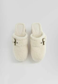 BERSHKA ZoccoliBeige Donna Ciabatte E Zoccoli BEJ11A0NV-B11 10 BERSHKA ZoccoliBeige Donna Ciabatte E Zoccoli BEJ11A0NV-B11 -Nike Sportswear Negozio 4bcc8ecd68564127a350bdd170991025 scaled