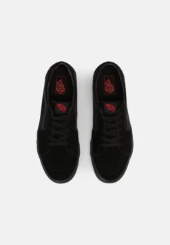 Vans Sk8 Low UnisexSneakers BasseBlack Uomo Sneaker VA215O052-Q13 10 Vans Sk8 Low UnisexSneakers BasseBlack Uomo Sneaker VA215O052-Q13 -Nike Sportswear Negozio b57cb285a2df4d4e91e3451a2e70de81 scaled