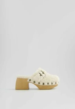 BERSHKA ZoccoliBeige Donna Ciabatte E Zoccoli BEJ11A0NV-B11 13 BERSHKA ZoccoliBeige Donna Ciabatte E Zoccoli BEJ11A0NV-B11 -Nike Sportswear Negozio cbf3401d89014231b3983b4a7490bbb3 scaled