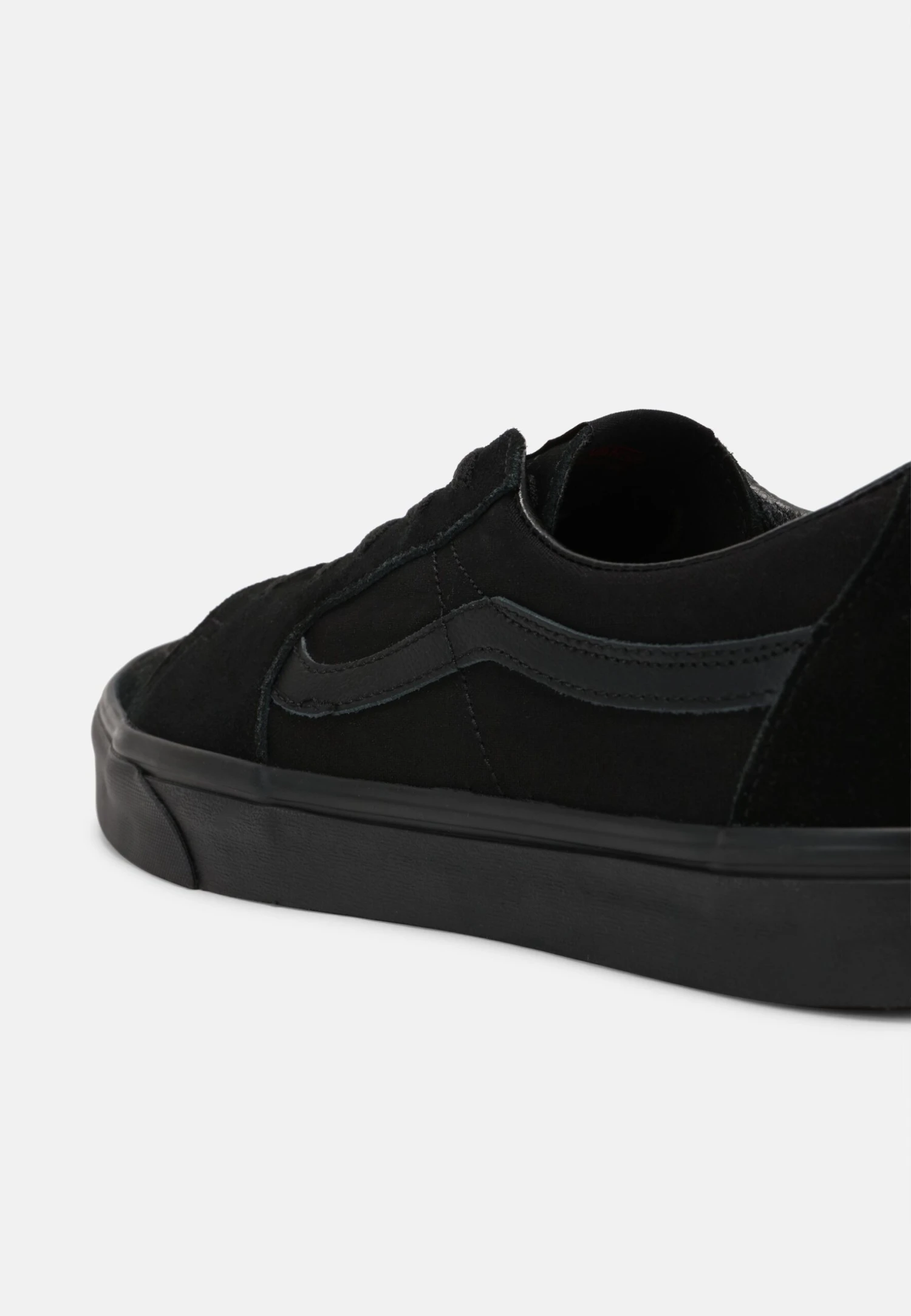 Vans Sk8 Low UnisexSneakers BasseBlack Uomo Sneaker VA215O052-Q13 7 Vans Sk8 Low UnisexSneakers BasseBlack Uomo Sneaker VA215O052-Q13 - immagine 7