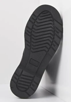 British Knights Stivaletti StringatiBlack Donna Stivaletti B2411N006-Q11 -Nike Sportswear Negozio dbcbd3da9e6f4cfab22a1a90c82f2394 scaled