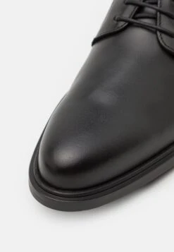 Hugo Kerr DerbStringate ElegantiBlack Uomo Scarpe Eleganti HU712M031-Q11 -Nike Sportswear Negozio ed9d8ff2aa5b4b22abbc402b62cc92ea scaled