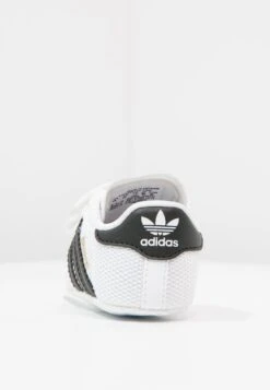 Adidas Originals Superstar Scarpe NeonatoWhite/Core Black Bambini Scarpe Per Gattonare AD116F001-A11 -Nike Sportswear Negozio f3cc0dfc07514c76b84a9a01339f44b8